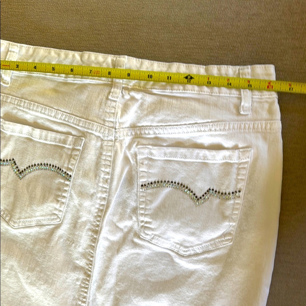 Jones New York Women Sutton Pencil Skirt White Denim Stretch Size 10 Slimming - Picture 5 of 9